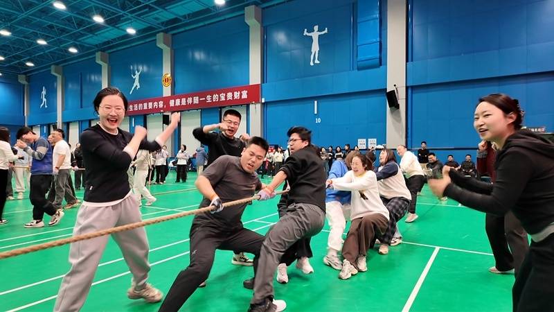 宁夏银川市举行产业职工趣味运动会